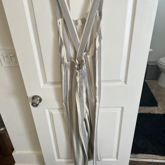 Overall style romper- great for summer! - Picture 2 of 4